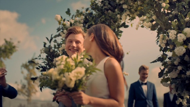 Video Reference N2: Photograph, Flower Arranging, Bride, Floral design, Ceremony, Bouquet, Floristry, Wedding, Flower, Wedding dress