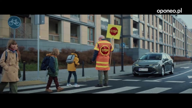 Video Reference N1: Mode of transport, Vehicle, Car, Pedestrian, Family car, Street, Animation, Advertising, Road, City car