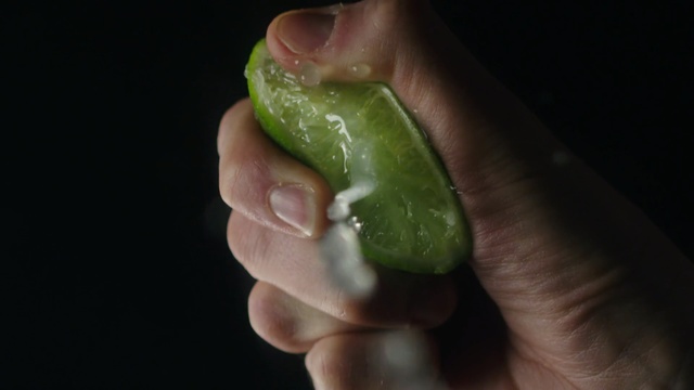 Video Reference N2: Hand, Finger, Food, Mouth, Plant, Cucumis, Cucumber, Vegetable, Pickled cucumber, Caigua, Person