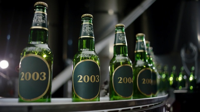 Video Reference N7: Bottle, Green, Glass bottle, Drink, Alcohol, Liqueur, Beer bottle, Alcoholic beverage, Beer, Distilled beverage