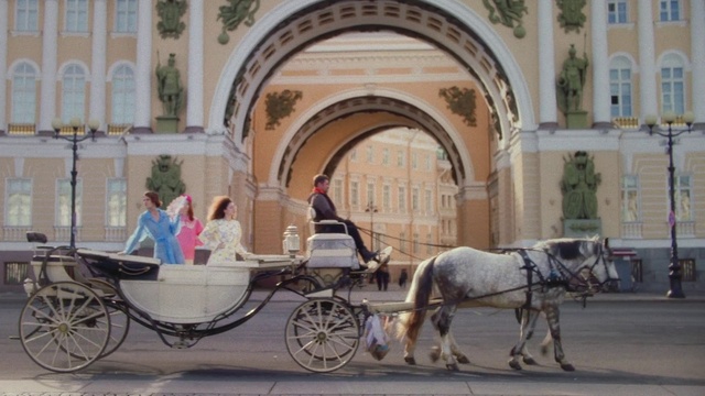 Video Reference N1: Carriage, Horse and buggy, Vehicle, Horse, Cart, Mode of transport, Horse harness, Wagon, Chaise, Rein