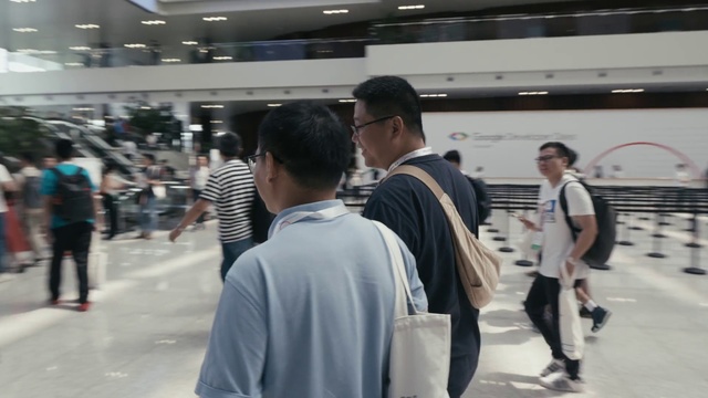 Video Reference N1: People, Snapshot, Infrastructure, Crowd, Street, Pedestrian, Photography, City, Tourism, Building