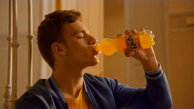 Video Reference N1: yellow, drink, drinking, alcohol, fun, Person