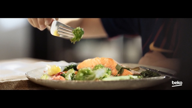 Video Reference N3: dish, meal, food, cuisine, salad, brunch, lunch, recipe, asian food, eating