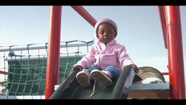 Video Reference N0: Sitting, Public space, Fun, Leisure, Child, Smile, Recreation, Playground