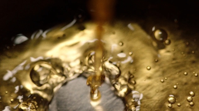Video Reference N1: Water, Metal, Drop