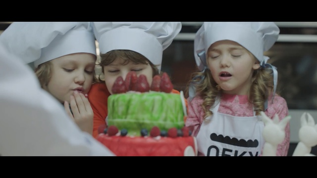 Video Reference N1: girl, cook, product, smile, fun, child, Person