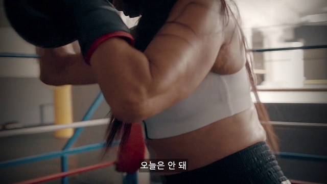 Video Reference N0: Sport venue, Abdomen, Muscle, Arm, Waist, Boxing ring, Undergarment, Barechested, Thigh, Hand
