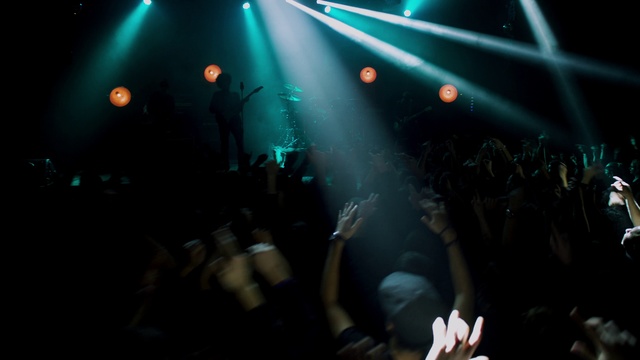 Video Reference N4: Performance, Entertainment, Light, Blue, Rock concert, Stage, Music, Darkness, Music venue, Concert