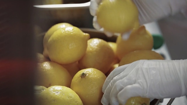 Video Reference N2: Food, Fruit, Lemon, Produce, Cuisine, Ingredient, Plant, Dish, Meyer lemon, Sweet lemon