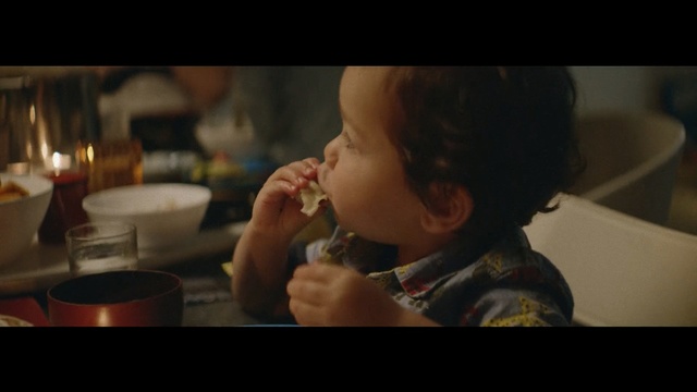 Video Reference N0: eating, child, toddler, human, girl, screenshot, finger, ear, fun, darkness