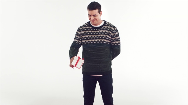 Video Reference N4: shoulder, sweater, standing, neck, outerwear, sleeve, woolen, pattern, gentleman, product, Person
