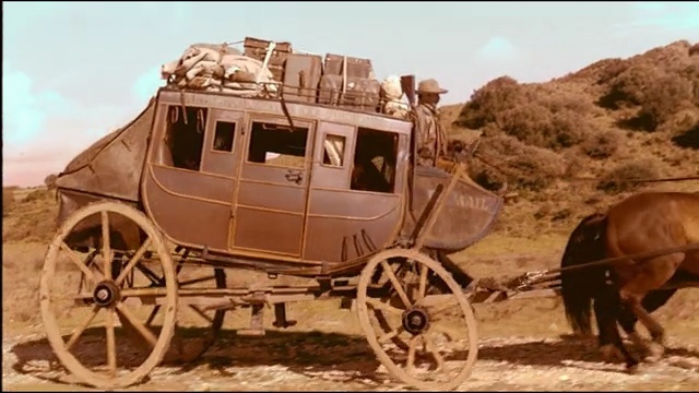 Video Reference N1: chariot, mode of transport, vehicle, wagon, cart, pack animal, carriage, landscape, caravan