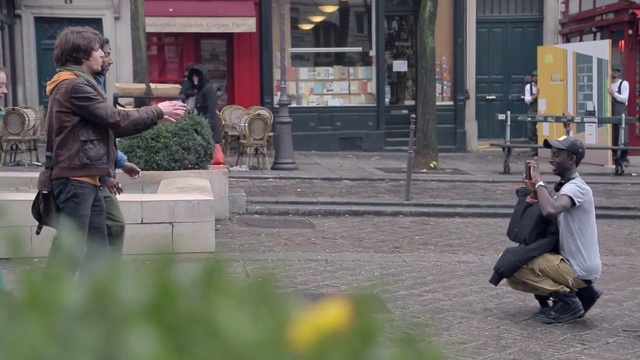 Video Reference N8: Snapshot, Street performance, Photography, Sitting