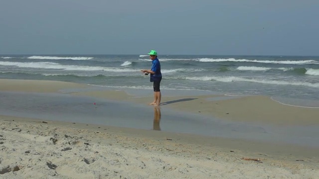 Video Reference N3: Shore, Beach, Wave, Coast, Water, Ocean, Sea, Natural environment, Vacation, Sand, Person