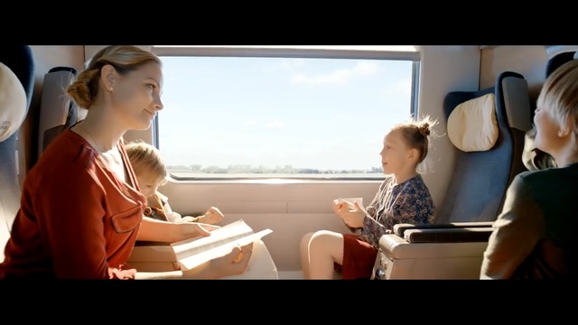 Video Reference N3: Sitting, Conversation, Fun, Interaction, Technology, Electronic device, Leisure, Passenger, Travel, Vacation, Person
