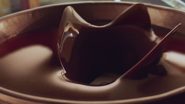 Video Reference N0: Chocolate syrup, Chocolate, Food, Dessert, Cup, Chocolate pudding, Cuisine, Cup