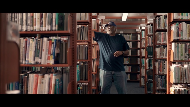 Video Reference N1: Library, Bookcase, Bookselling, Shelving, Snapshot, Shelf, Book, Public library, Librarian, Retail
