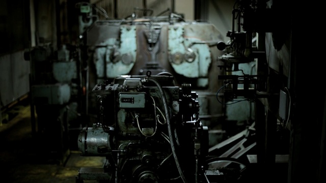 Video Reference N4: Machine, Industry, Engine, Machine tool, Auto part, Darkness, Toolroom, Factory
