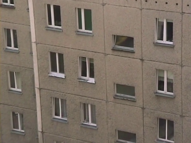 Video Reference N2: Building, Facade, Property, Architecture, Apartment, Window, Real estate, Neighbourhood, Material property, Tower block