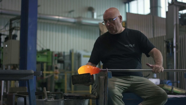 Video Reference N1: Blacksmith, Muscle, Physical fitness, Blue-collar worker, Metalworking, Metal