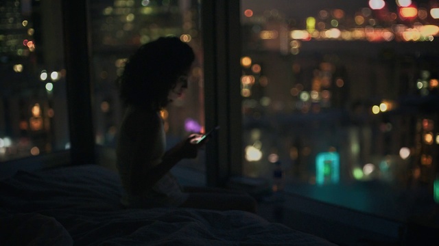 Video Reference N1: Light, Night, Snapshot, Darkness, Urban area, Atmosphere, City, Tree, Photography, Black hair