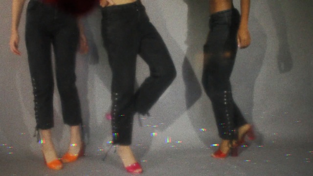 Video Reference N1: footwear, shoe, leg, jeans, fun, tights, trousers, human leg, girl, leggings