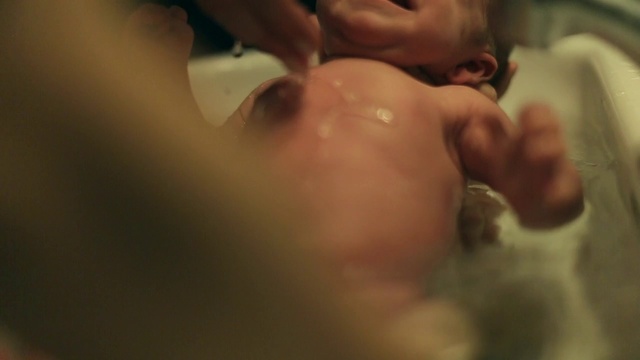 Video Reference N2: Child, Bathing, Baby, Cheek, Mouth, Muscle, Close-up, Childbirth, Hand, Finger