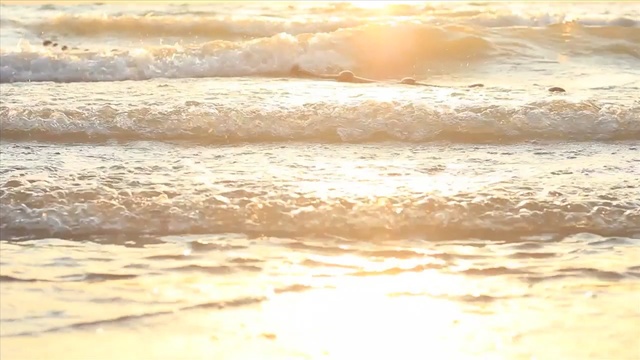 Video Reference N0: sea, shore, wave, sky, ocean, sunlight, water, horizon, wind wave, morning