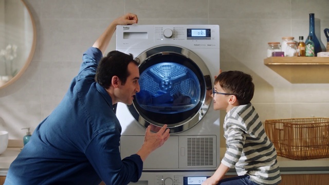 Video Reference N4: Major appliance, Washing machine, Home appliance, Clothes dryer, Room