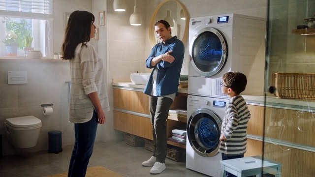 Video Reference N2: Washing machine, Laundry room, Clothes dryer, Laundry, Major appliance, Home appliance, Room