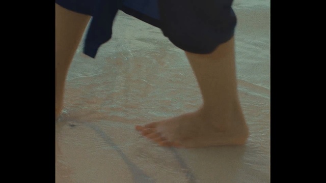 Video Reference N0: photograph, foot, leg, footwear, human leg, barefoot, toe, floor, thigh, shoe