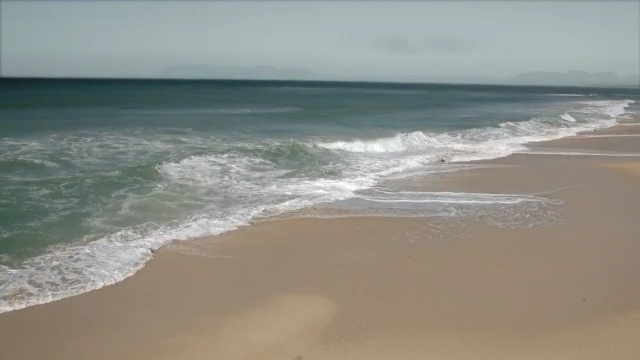 Video Reference N9: sea, shore, coastal and oceanic landforms, body of water, beach, ocean, coast, wind wave, wave, sky