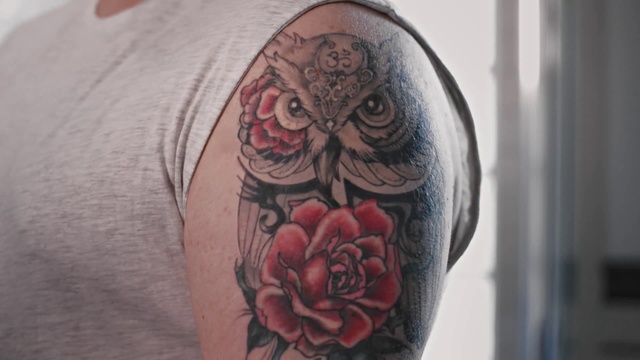 Video Reference N3: Tattoo, Shoulder, Arm, Temporary tattoo, Joint, Flesh, Human body, Muscle, Plant, Flower
