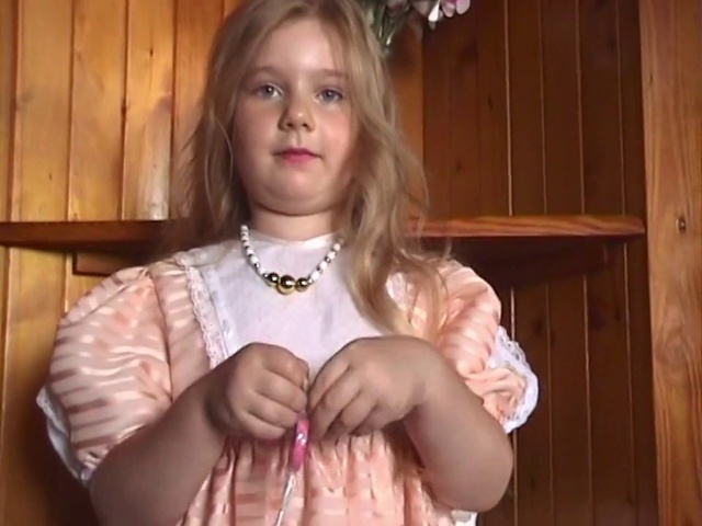 Video Reference N3: Blond, Neck, Fashion accessory, Lip, Necklace, Tie, Long hair, Jewellery, Chest, Scarf, Person