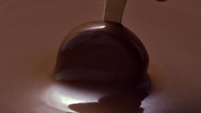 Video Reference N0: Chocolate, Dessert, Chocolate syrup, Food