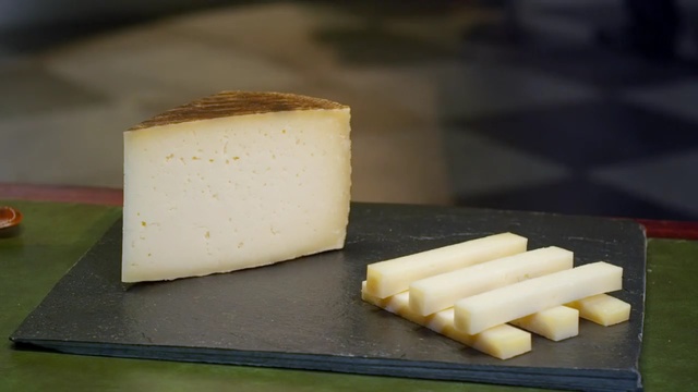 Video Reference N5: cheese, gruyère cheese, dairy product, food, pecorino romano, montasio, beyaz peynir, dessert, limburger cheese, ingredient