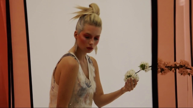 Video Reference N2: Hair, Shoulder, Hairstyle, Arm, Bun, Blond, Joint, Human body, Floral design, Long hair