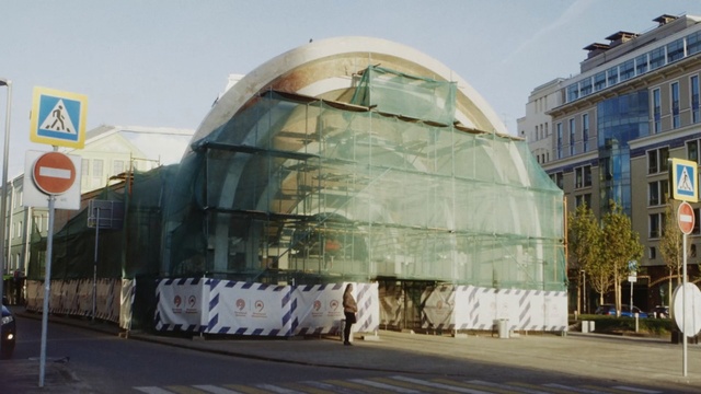 Video Reference N0: Architecture, Building, Dome, Facade, City, Street, Person