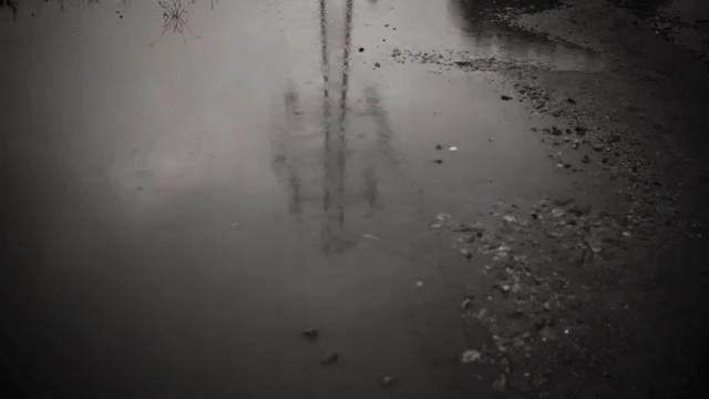 Video Reference N1: Water, Black, Atmospheric phenomenon, Atmosphere, Rain, Darkness, Monochrome photography, Black-and-white, Drizzle, Reflection, Person