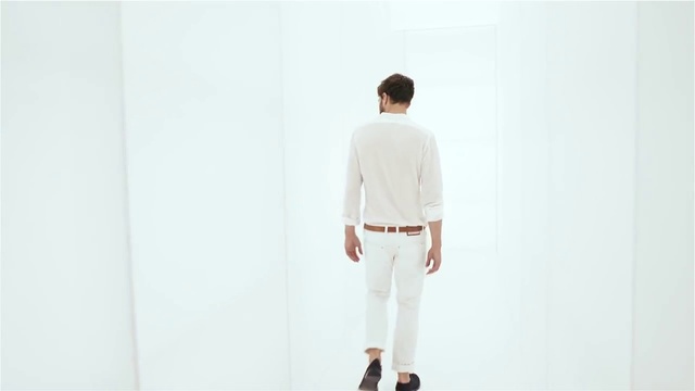 Video Reference N4: White, Clothing, Shoulder, Collar, Sleeve, Outerwear, Beige, Fashion, Neck, Standing