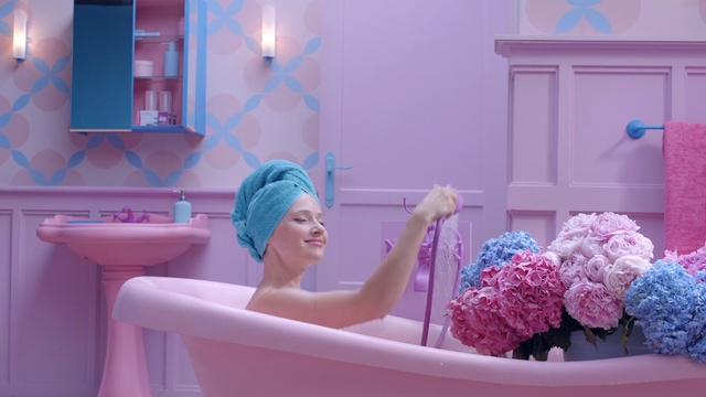 Video Reference N0: Pink, Bathtub, Room, Bathing, Bathroom, Plant, Flower, Person