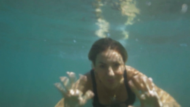 Video Reference N0: Underwater, Fun, Water, Organism, Recreation, Sea, Swimming, Leisure, Vacation, Marine biology, Person