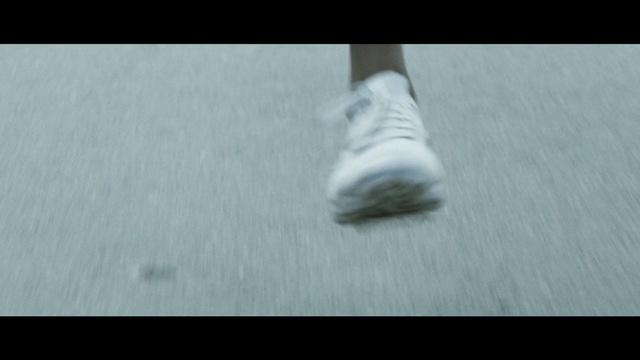 Video Reference N0: White, Footwear, Shoe, Leg, Sock, Ankle, Human leg, Foot, Joint, Hand