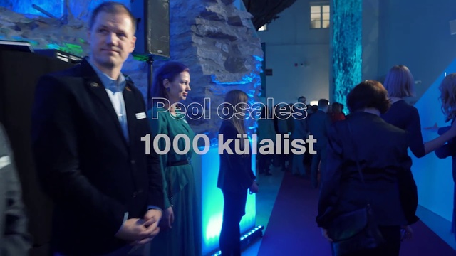 Video Reference N6: Event, Electric blue, Suit, Crowd