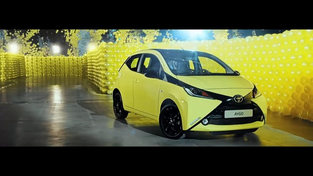 Video Reference N2: Land vehicle, Vehicle, Car, Automotive design, Yellow, City car, Hatchback, Compact car, Hot hatch, Vehicle door