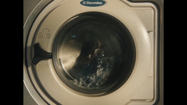 Video Reference N3: washing machine, major appliance, clothes dryer, home appliance, laundry