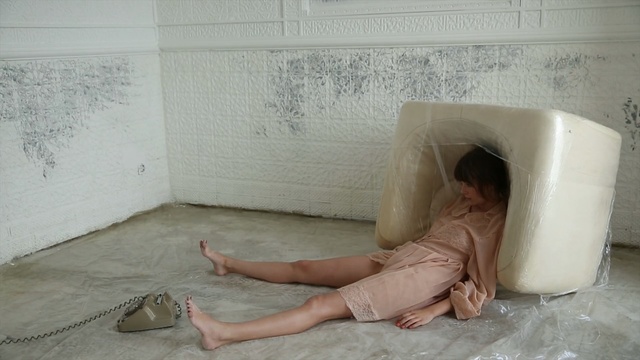 Video Reference N1: leg, floor, girl, flooring, plaster
