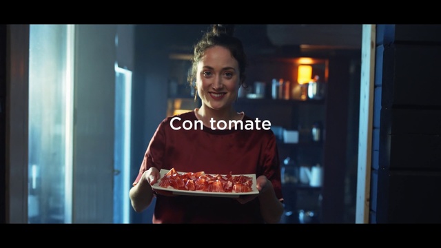 Video Reference N1: Facial expression, Cooking, Food, Fun, Smile, Human, Muscle, Mouth, Room, Eating