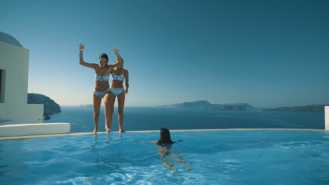 Video Reference N5: Fun, Swimming pool, Vacation, Water, Leisure, Summer, Sky, Sea, Recreation, Tourism